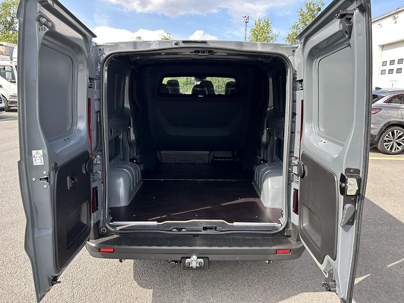 Renault Trafic (2026) CREW VAN L2H1 150k RED 6 míst - fotka 8 z 43