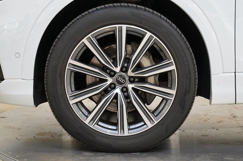 Audi Q8 - fotka 10 z 30