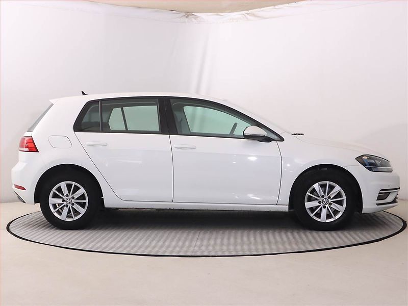 Volkswagen Golf (2018) Comfortline 1.0 TSI, Tempomat - fotka 6 z 21