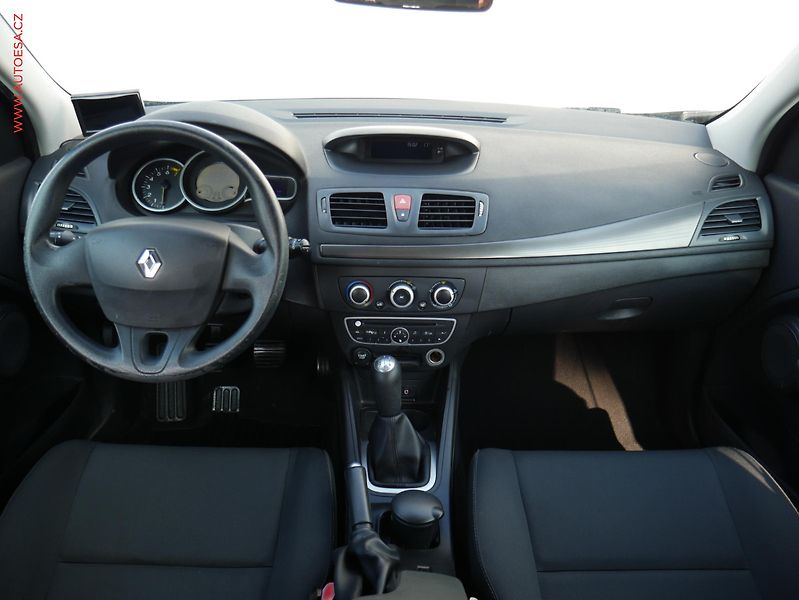 Renault Mégane (2010) 1.6i, ČR, AC, park.kamera - fotka 8 z 16