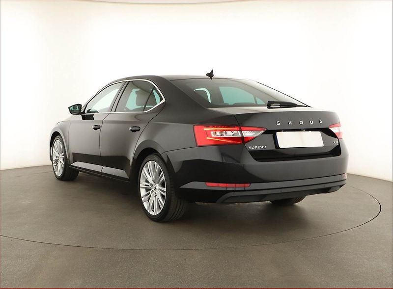 Škoda Superb (2022) Style 2.0 TDI - fotka 4 z 20