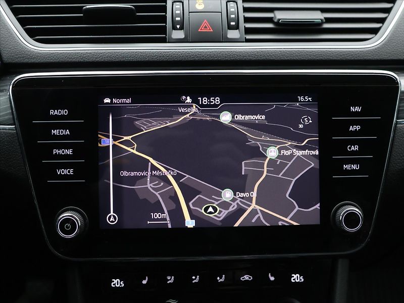 Škoda Superb 2,0 TDI Virtual Matrix Webasto - fotka 21 z 33