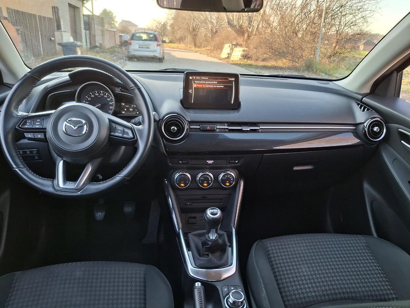 Mazda 2 1.5 benzin Rezervace - fotka 24 z 46