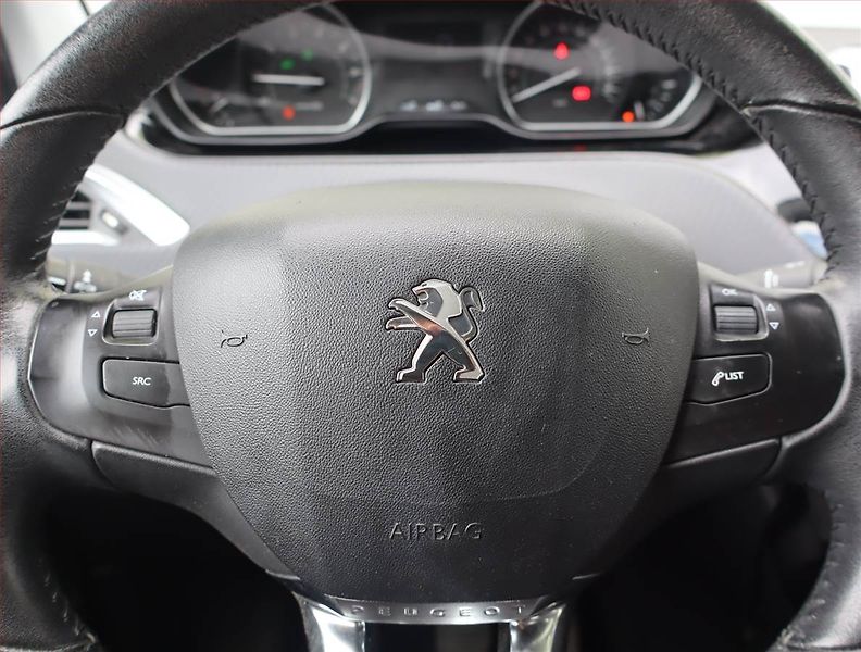 Peugeot 208 (2016) 1.2 PureTech, Serv.kniha - fotka 15 z 15