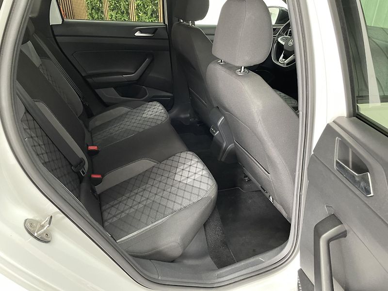 Volkswagen Taigo 1.5 TSi R-Line  DSG ČR 1.MAJ  - fotka 16 z 30