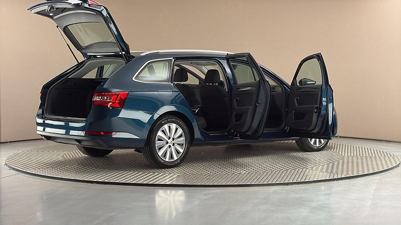 Škoda Superb 2.0 TDI DSG Style Combi - fotka 6 z 26