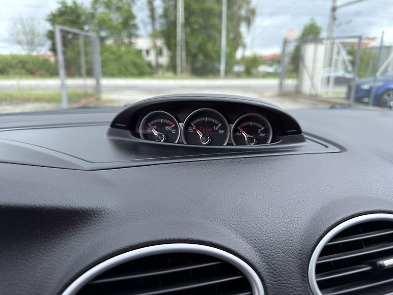 Ford Focus ST 2.5i 166 kW - fotka 16 z 20