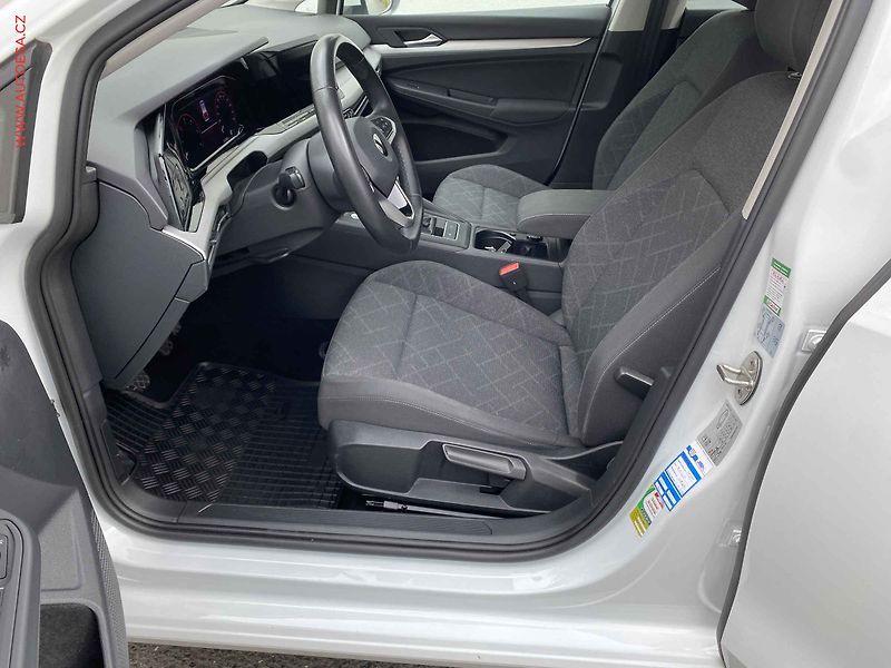 Volkswagen Golf (2022) 2.0 TDi, ČR, Life, LED - fotka 9 z 19