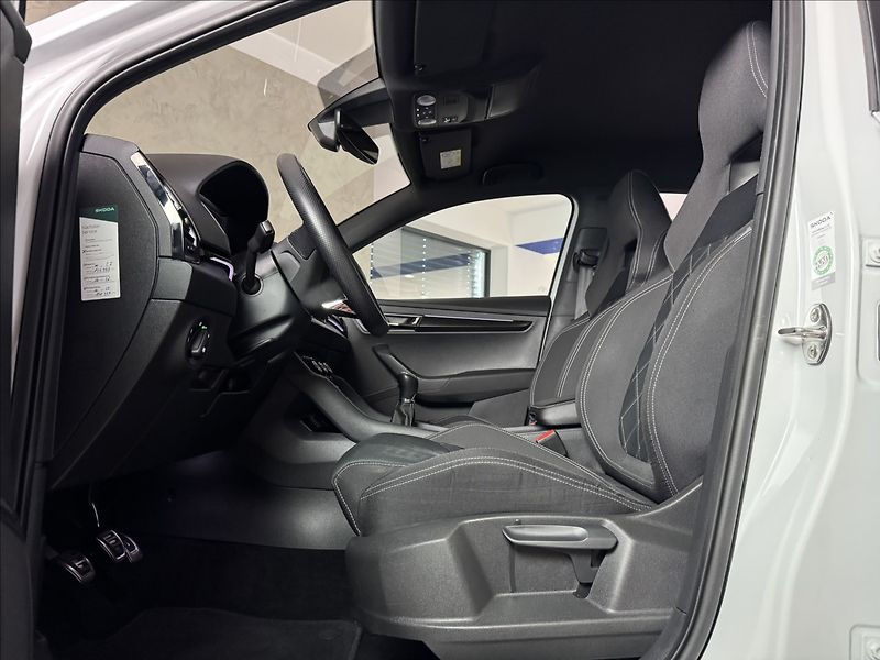 Škoda Karoq 2,0 TDi  Sportline LED Virtual - fotka 22 z 47