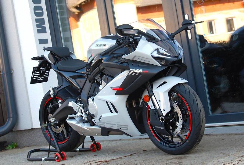 CFMOTO (2026) 675 SR-R - fotka 2 z 25