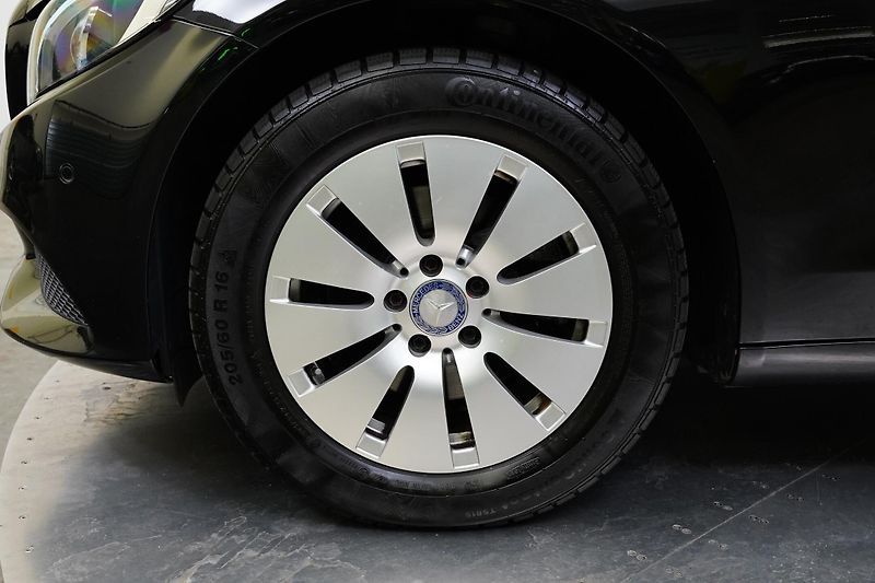 Mercedes-Benz Třídy C - fotka 10 z 26