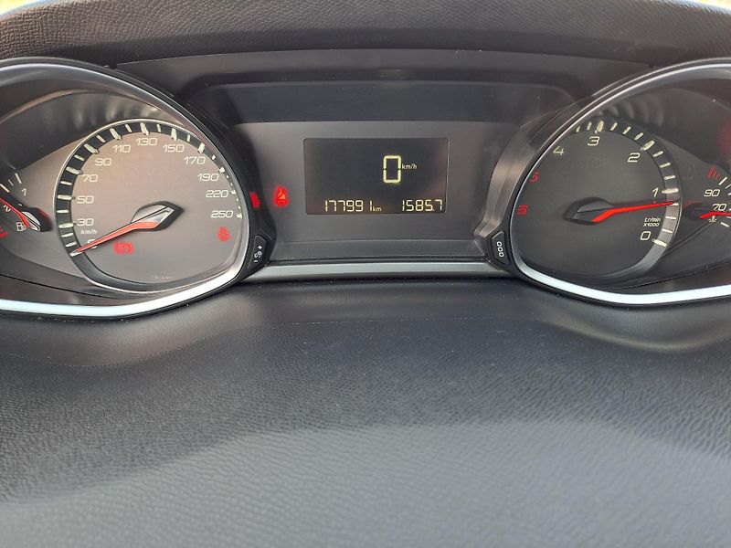 Peugeot 308 (2018) 1.6 HDi SERVISKA PĚKNÝ STAV - fotka 19 z 31