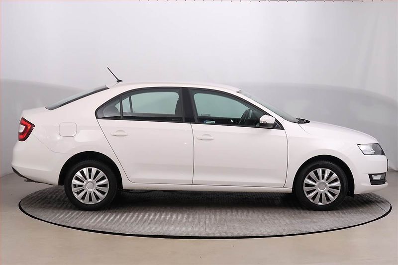Škoda Rapid (2017) 1.6 TDI, Navi - fotka 6 z 13