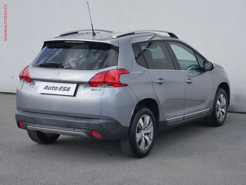 Peugeot 2008 (2015) 1.2PT, Allure - fotka 4 z 15