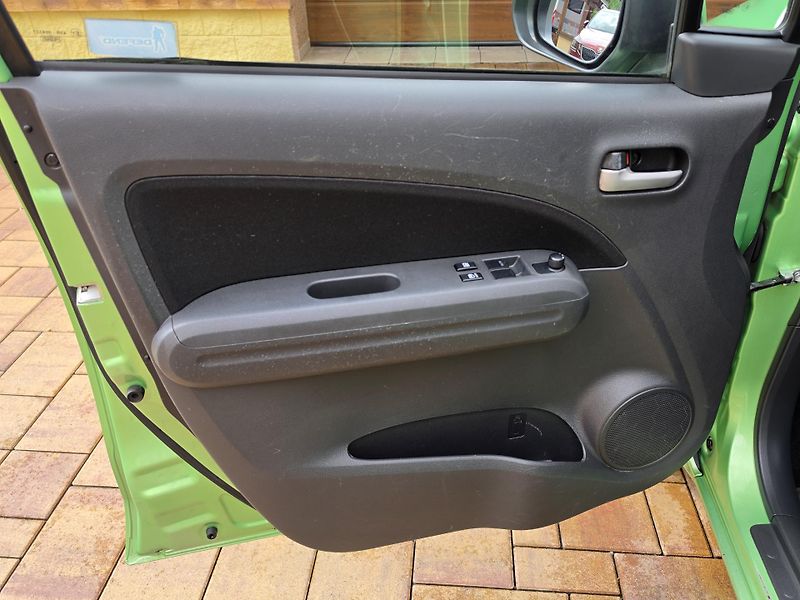 Suzuki Splash 1.2i 63kW KLIMA*REZERVACE* - fotka 8 z 46