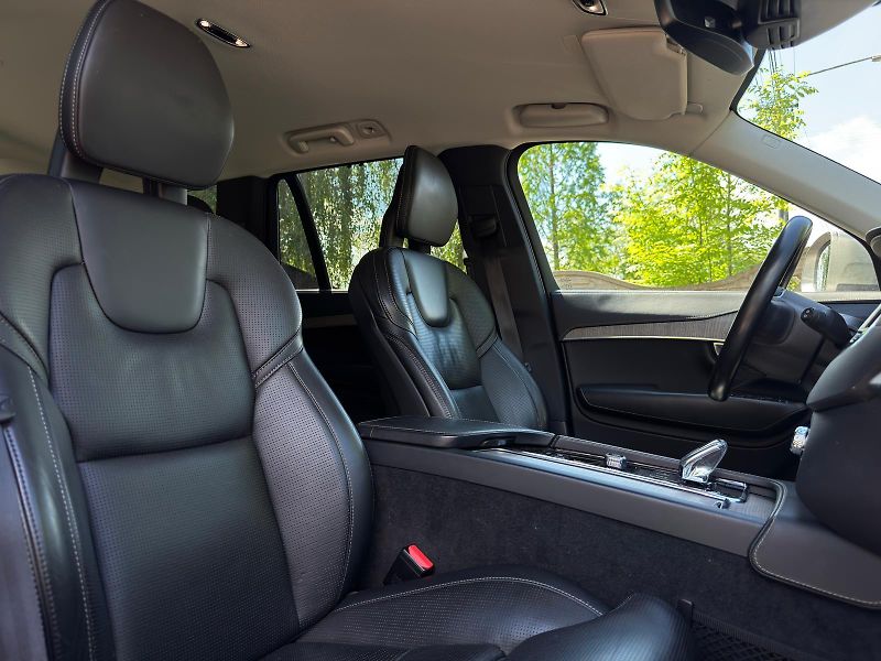 Volvo XC90 (2021) B5 AWD 1.MAJITEL ČR  CRYSTAL - fotka 19 z 27