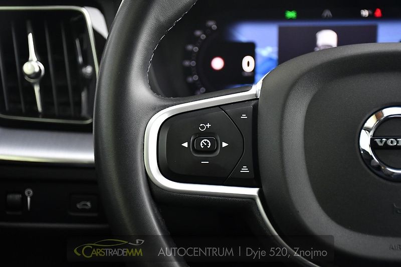 Volvo XC60 B4 AWD mHEV - fotka 26 z 44