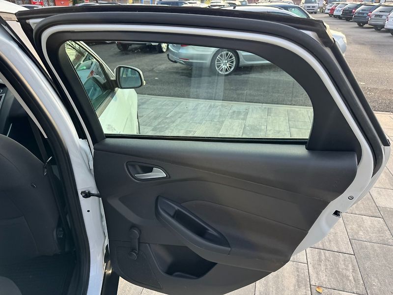 Ford Focus (2013) Trend 1.6 TDCi - fotka 23 z 29