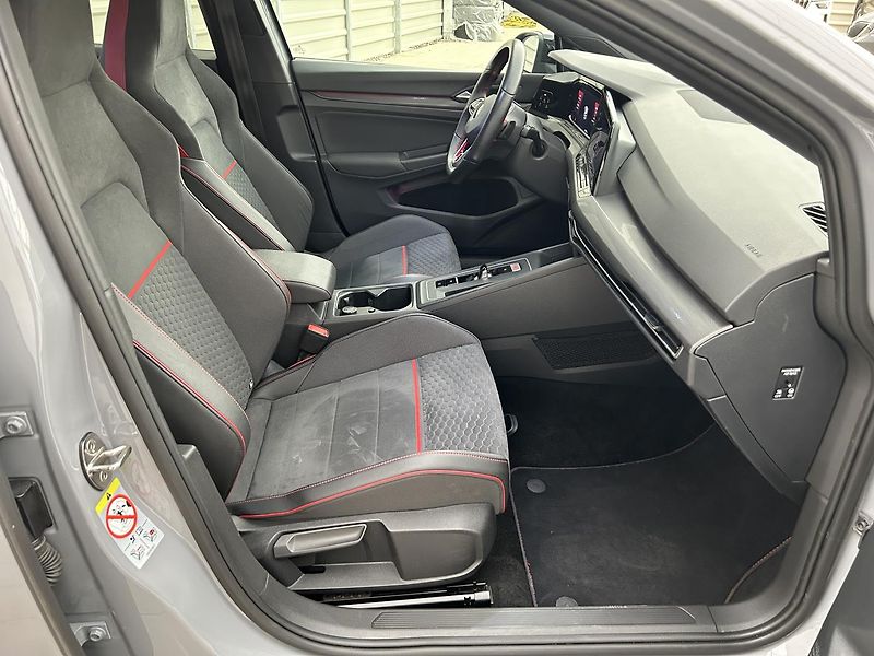 Volkswagen Golf 2.0 GTI  PERFORMANCE - fotka 27 z 29