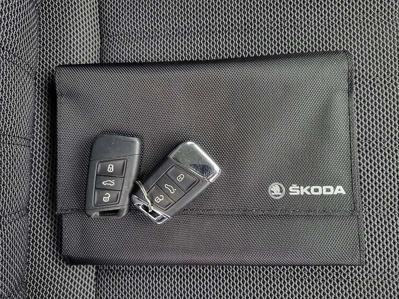 Škoda Superb iV 1.4 PHEV 160kW DSG STYLE - fotka 44 z 48