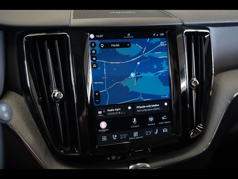 Volvo XC60 T8 PLUS Dark, Ventilace, 360° - fotka 27 z 48