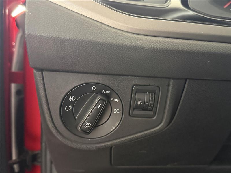 Volkswagen Polo 1,0   MPI 59kW,SERVISKA,1.MAJ - fotka 11 z 22