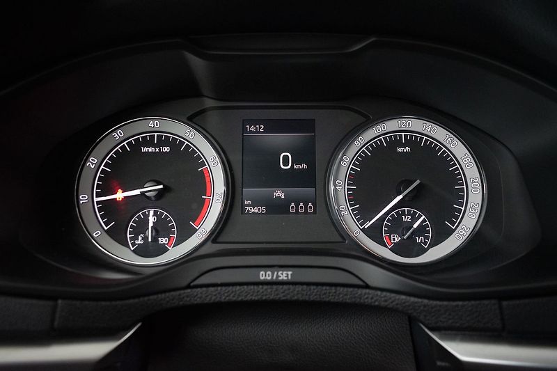 Škoda Karoq 1.5 TSI AMBITION*DPH*ČR 1.MAJ* - fotka 18 z 35