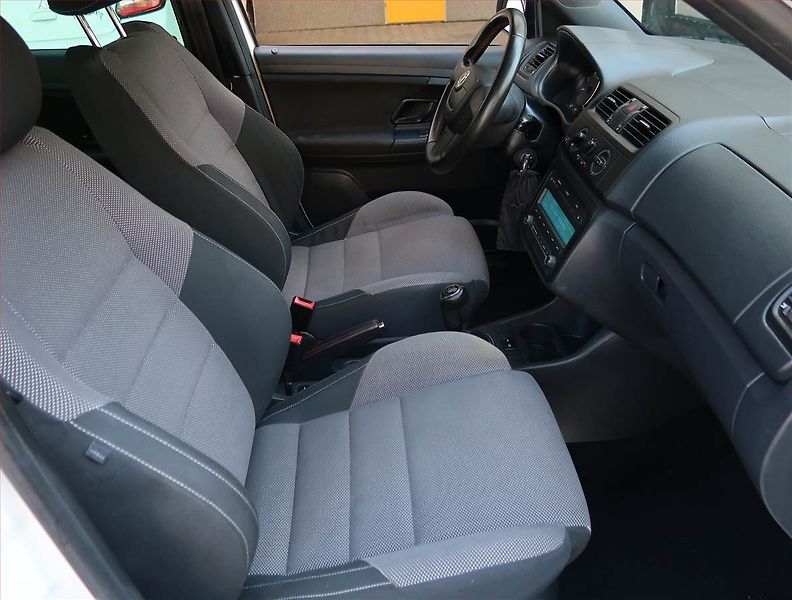 Škoda Fabia (2011) Monte Carlo 1.2 TSI - fotka 9 z 17