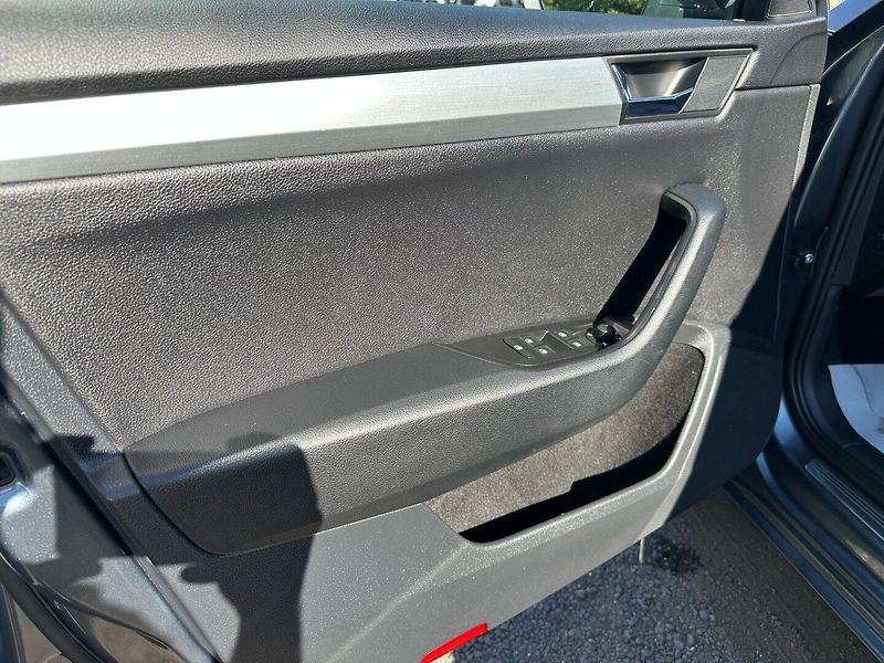 Škoda Superb (2015) 2.0Tdi 140KW DSG - fotka 9 z 23