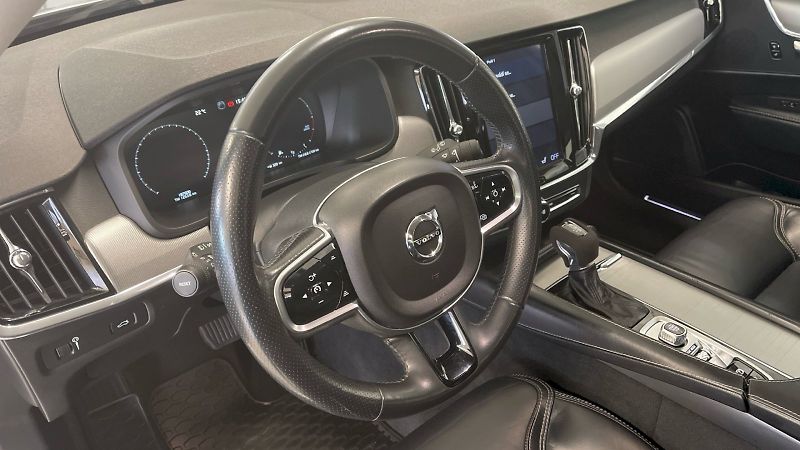 Volvo V90 (2018) Kombi Inscription 2.0 TDI 110k - fotka 21 z 38