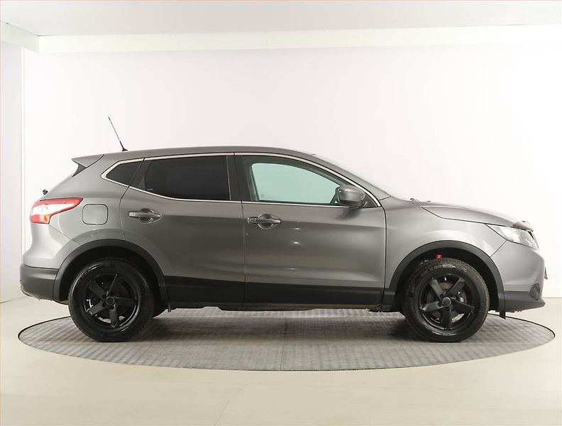 Nissan Qashqai (2015) 1.2 DIG-T, Serv.kniha - fotka 6 z 18