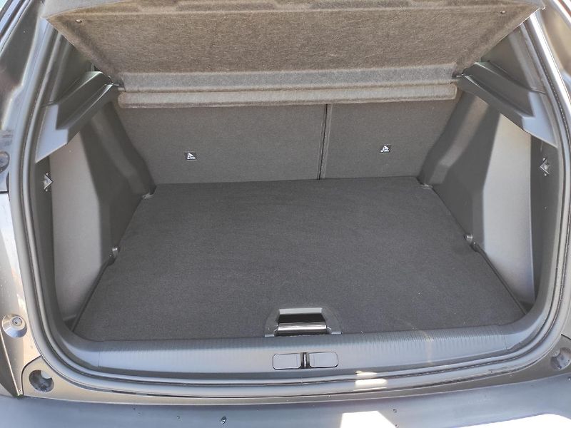 Peugeot 2008 (2020) ALLURE 1.2 100k MAN6 1.majitel - fotka 6 z 31