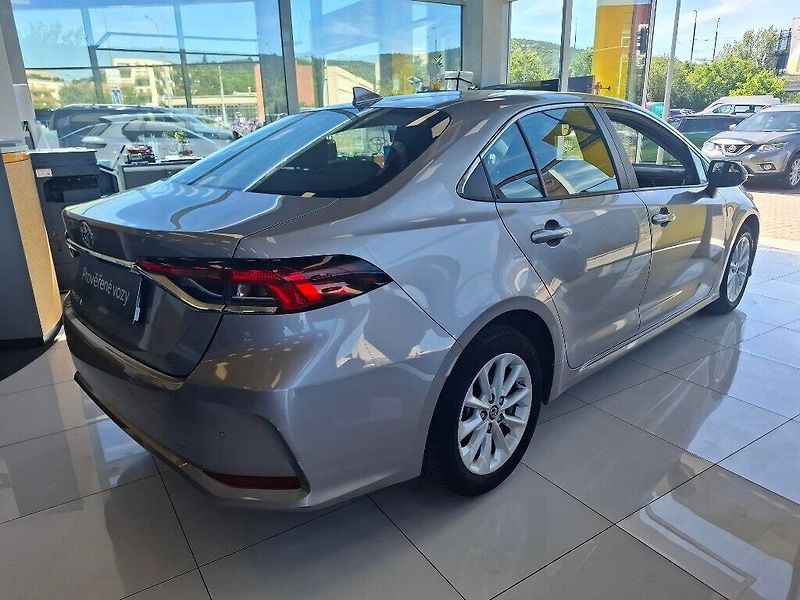 Toyota Corolla 1.6 VVT-i 97KW 2020 - fotka 3 z 12
