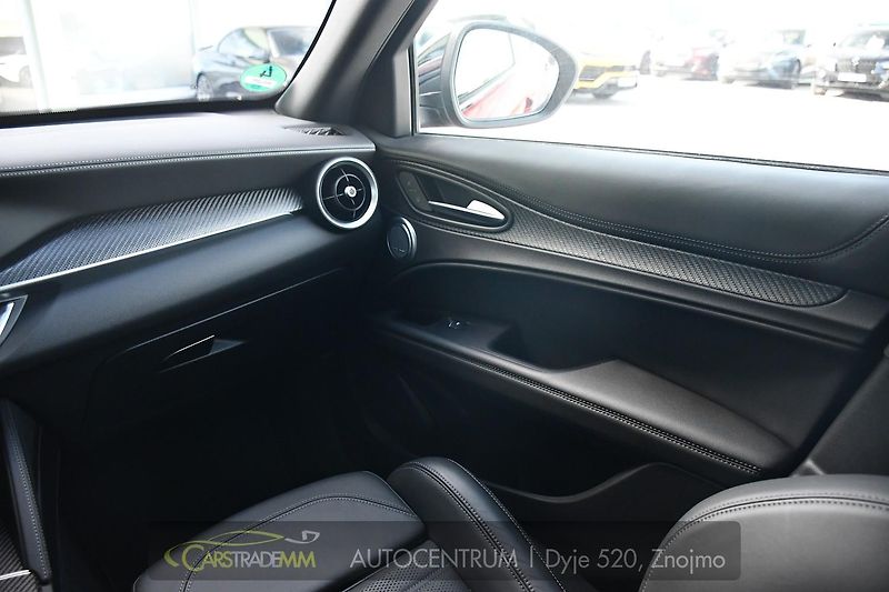 Alfa Romeo Stelvio 2.9V6 Bi-T.382 kW QUADRIFOGLIO - fotka 22 z 56