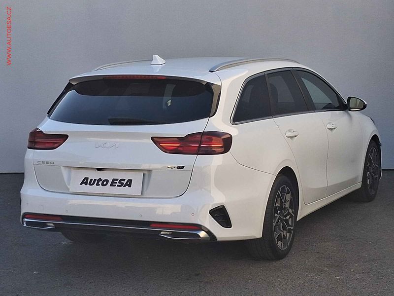 Kia Ceed (2023) 1.5 T-GDi, 2.maj,ČR, GT-line - fotka 4 z 19