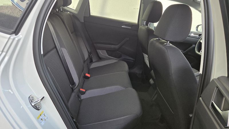 Volkswagen Polo People 1,0 TSI 70 kW 5G - fotka 16 z 27