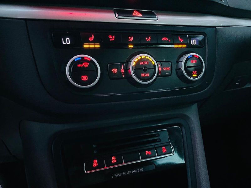 Seat Alhambra 2.0TDI MANUÁL 7MÍST SERVISKA - fotka 43 z 50