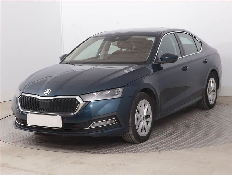 Škoda Octavia (2023) 2.0 TDI - fotka 2 z 16
