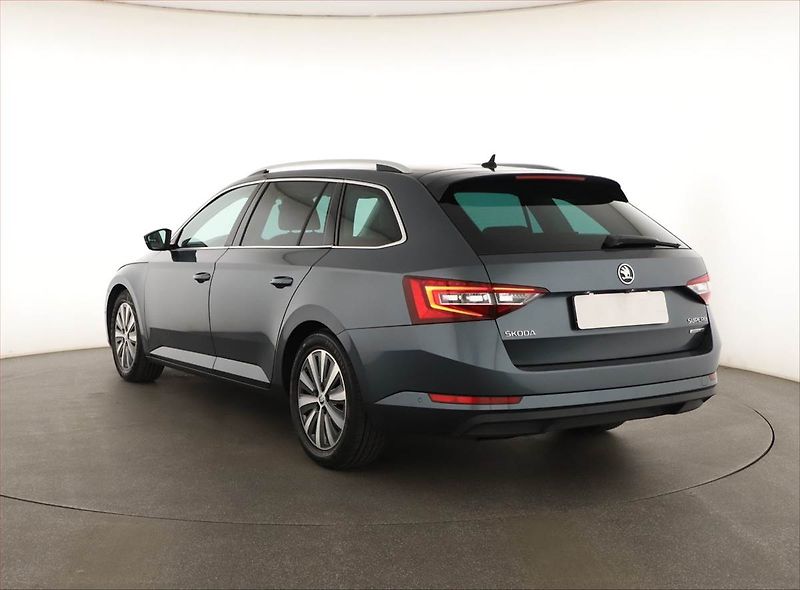 Škoda Superb (2017) 1.6 TDI, Navi, Xenony - fotka 4 z 20