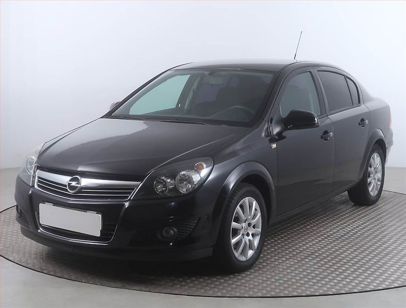 Opel Astra (2011) 1.6 16V, Serv.kniha, nová STK - fotka 2 z 14