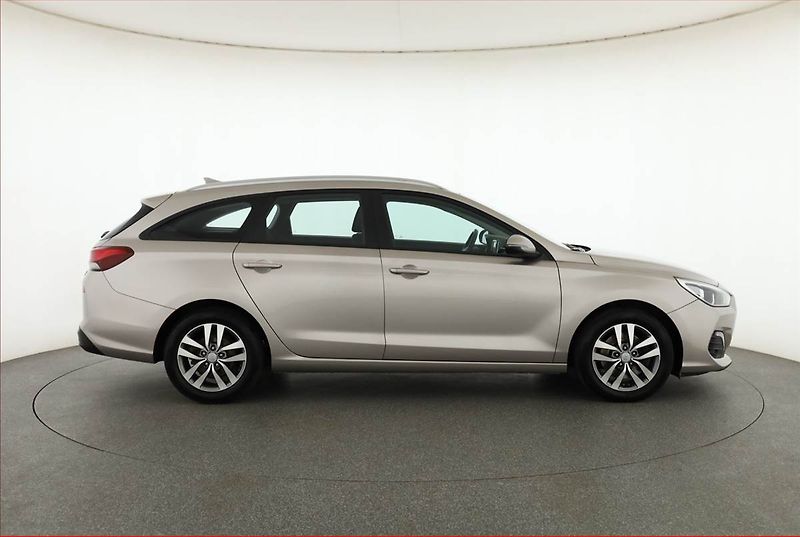 Hyundai i30 (2020) 1.4 T-GDI, Serv.kniha - fotka 6 z 19