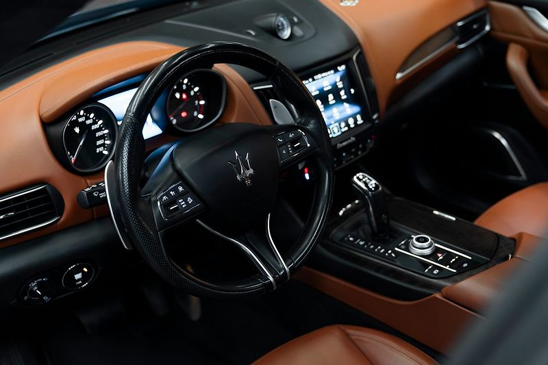 Maserati Levante GranLusso - fotka 9 z 24