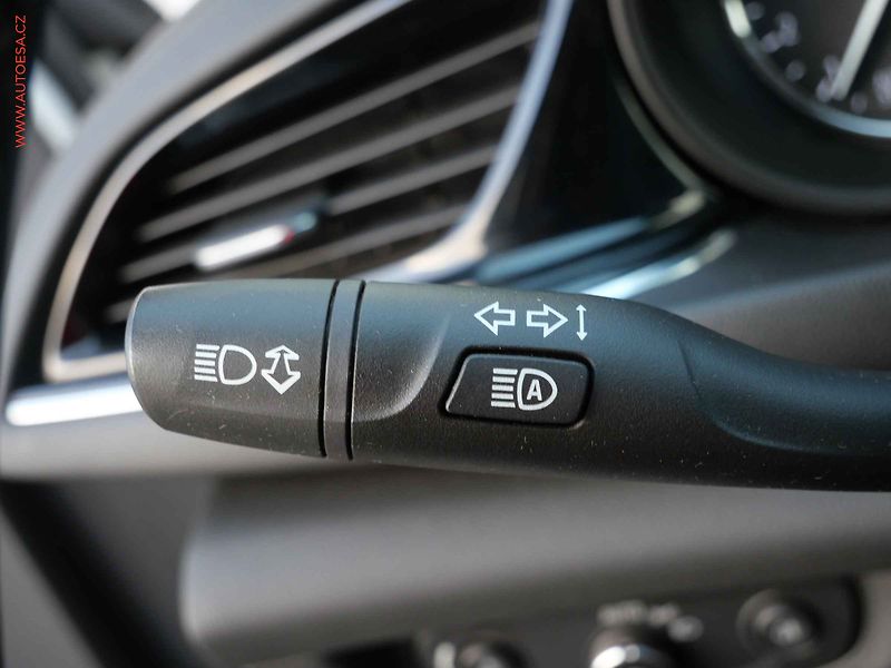 Opel Insignia (2019) 2.0 CDTi, Ultimate, AT, LED - fotka 14 z 26