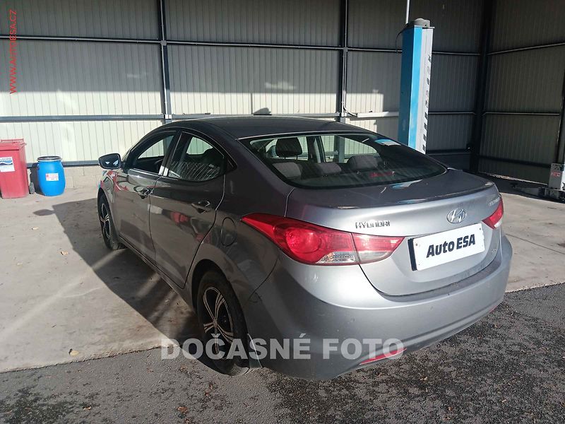 Hyundai Elantra (2011) 1.6i 16V, ČR - fotka 2 z 3