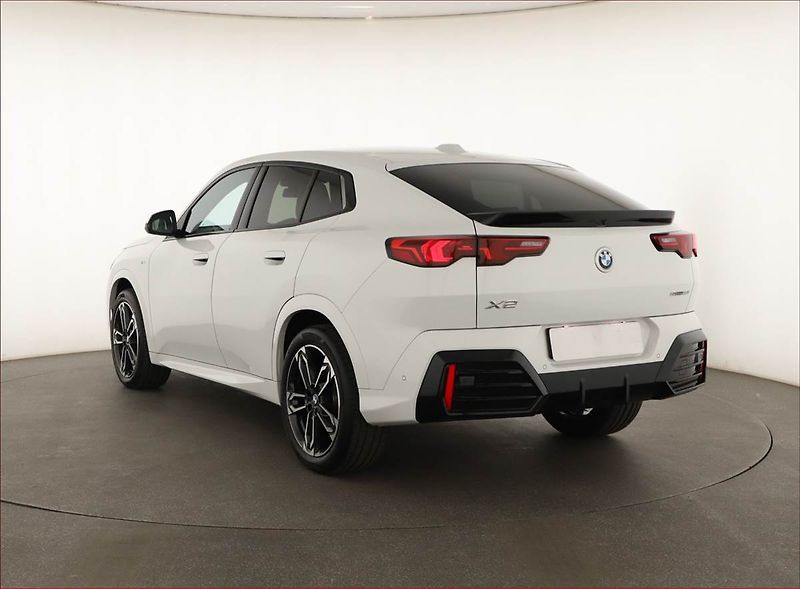 BMW X2 (2025) sDrive20i - fotka 4 z 27