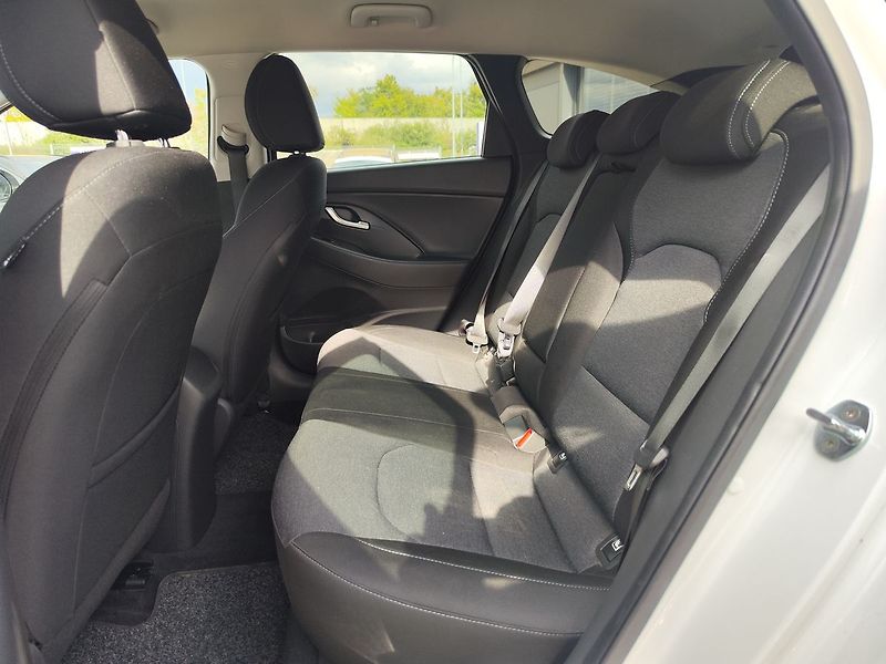 Hyundai i30 1.5 T-GDI/117kW Smart - fotka 11 z 30