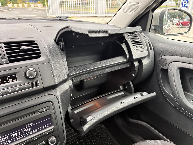Škoda Fabia 1.2TSI 63kW,digi.KLIMATIZACE - fotka 23 z 27