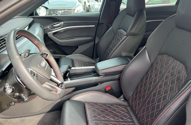 Audi Q8 e-tron 55 Sportback Q 360 Matrix Pano - fotka 18 z 36