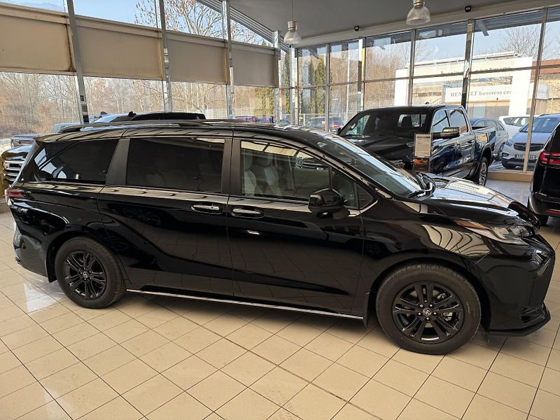 Toyota Sienna XSE 2,5 HEV AWD - fotka 6 z 46