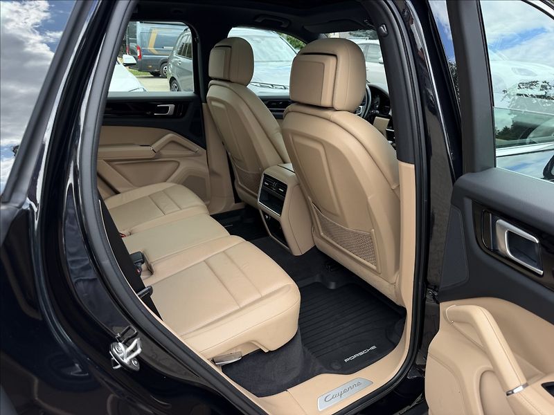 Porsche Cayenne 3.0 V6 Vzduch - fotka 23 z 26